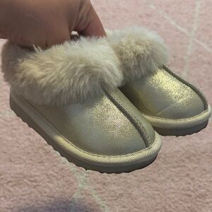 Cat & Jack Gold Kids Slippers